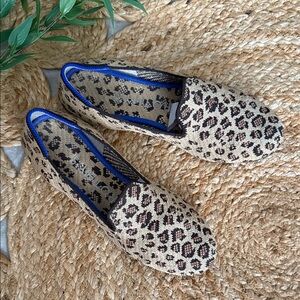 Rothys The Loafer Spotted Cheetah Slip On Flat. Size 5/ kid 3-3.5